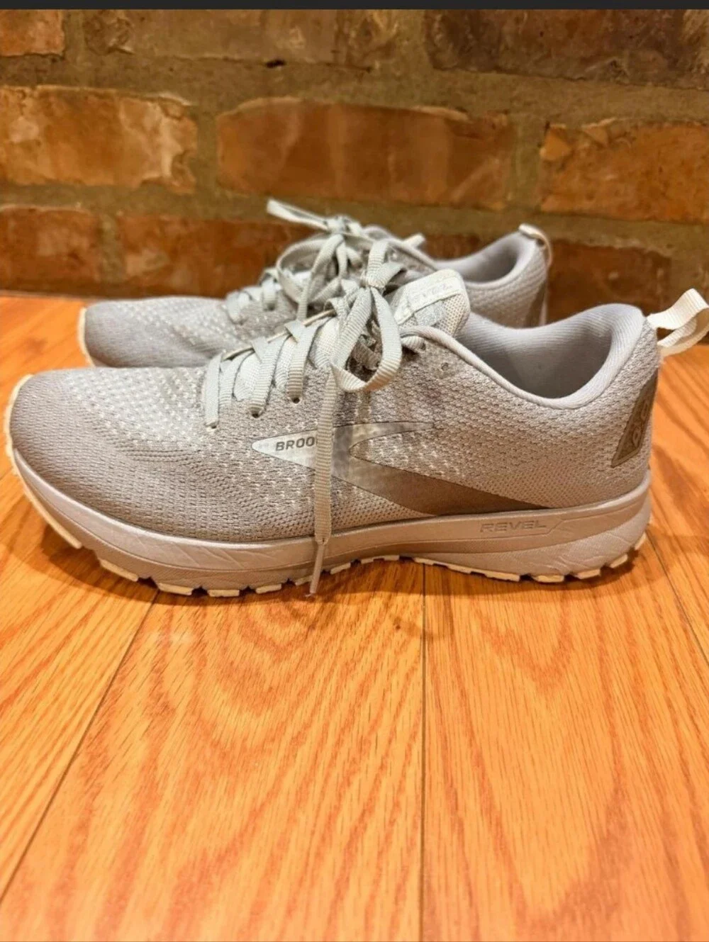 Brooks Revel Silver Gray Glitter Running Shoe 9